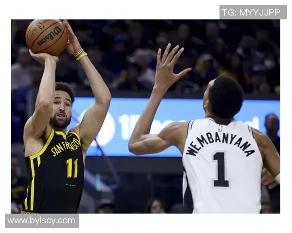 库里高效砍下35分,勇士客场大胜封王